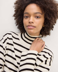 The Boxy Turtleneck in Cashmere | Bone / Black