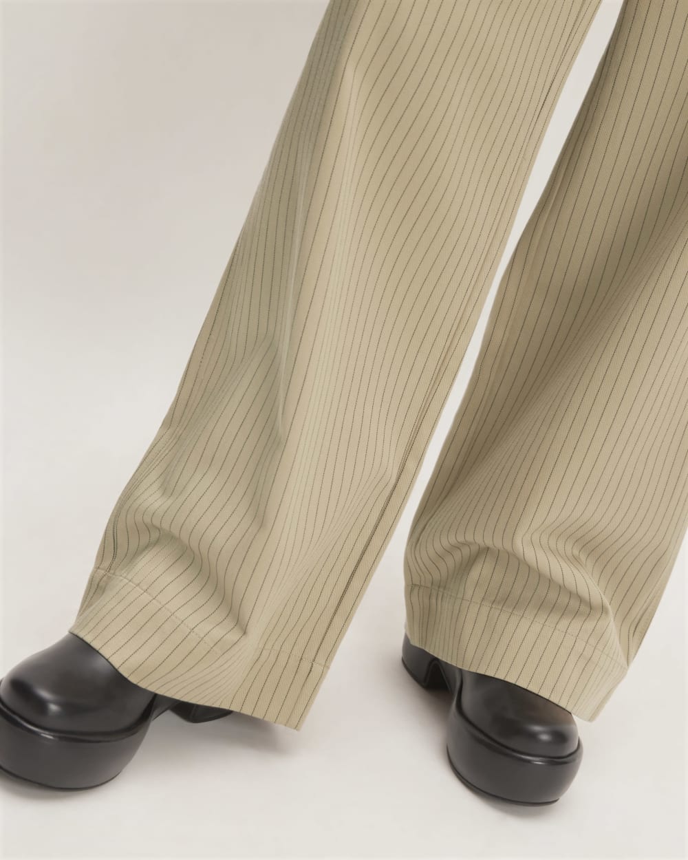 The Draper Pleated Pant in Buttersmooth | Cornstalk / Black | 32" Inseam