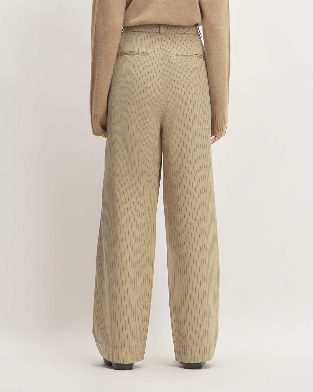 The Draper Pleated Pant in Buttersmooth | Cornstalk / Black | 32" Inseam