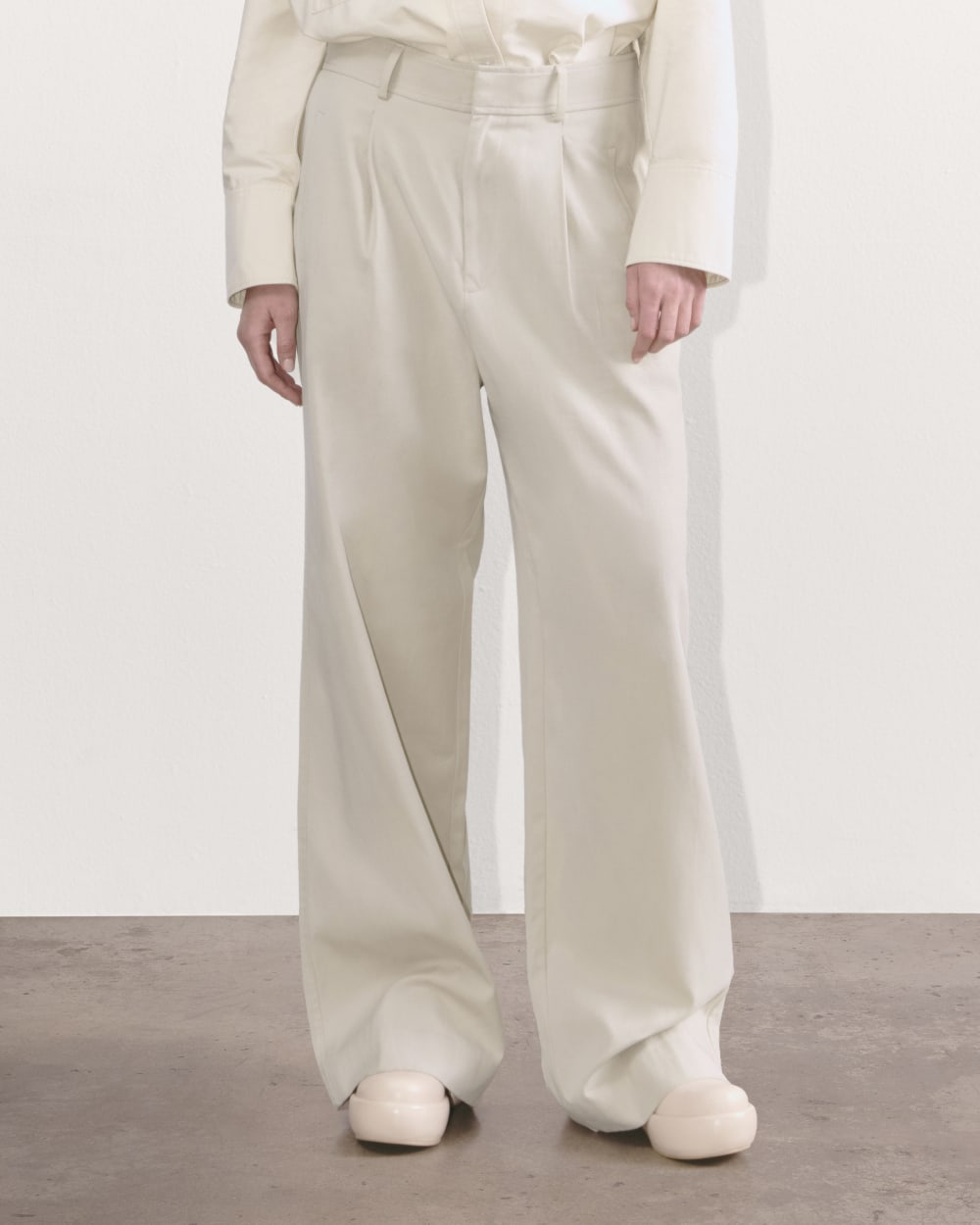 The Draper Pleated Pant in Buttersmooth | Sandstone | 32" Inseam