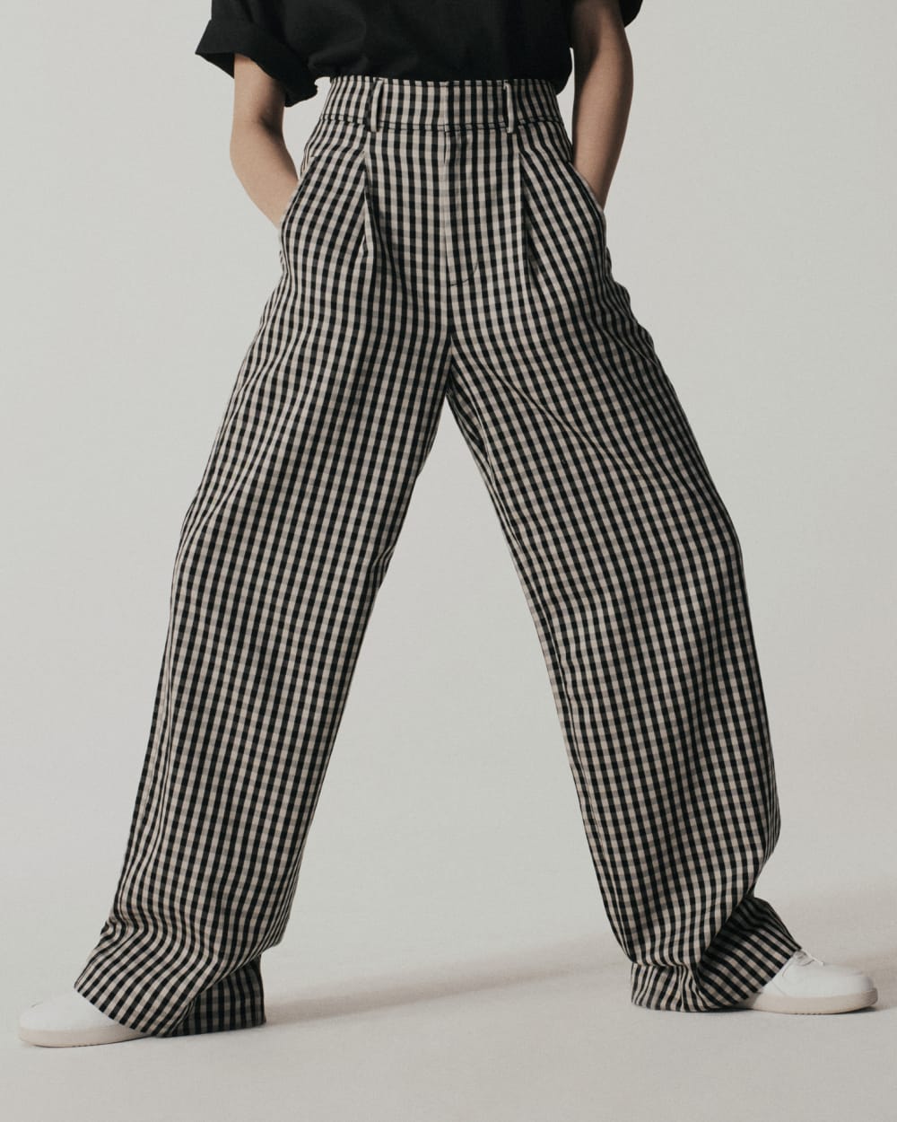 The Draper Pleated Pant in Buttersmooth | Khaki / Black | 32" Inseam
