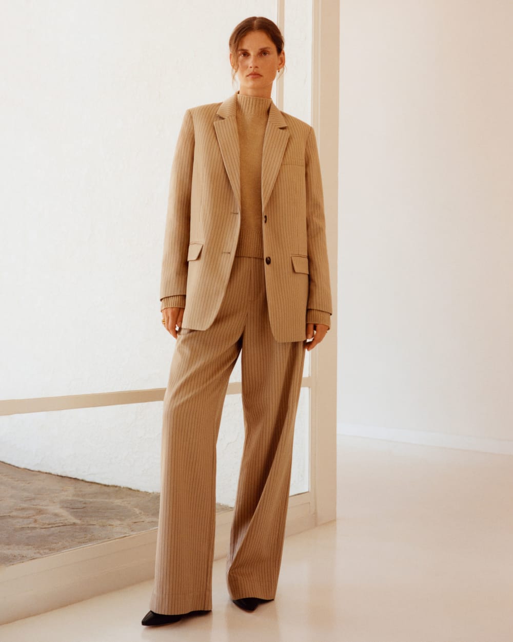 The Draper Pleated Pant in Buttersmooth | Cornstalk / Black | 32" Inseam