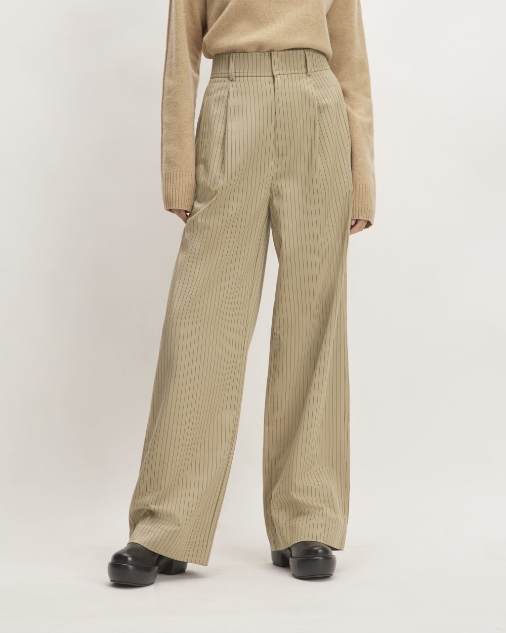 The Draper Pleated Pant in Buttersmooth | Cornstalk / Black | 32" Inseam